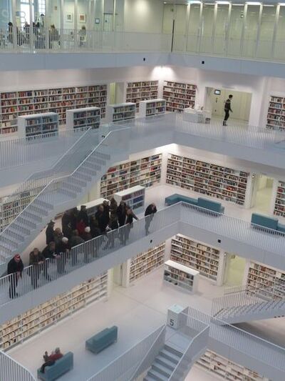 Blick aus dem innern der Bibliothek